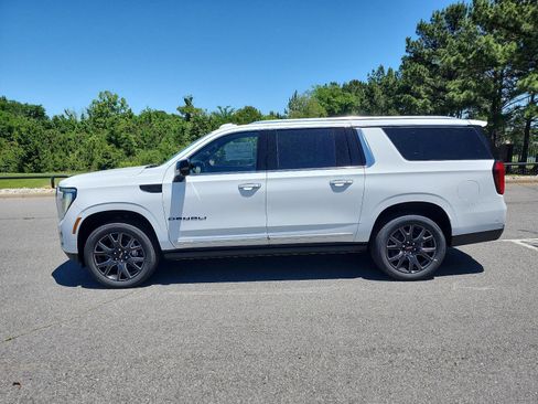 New 2026 GMC Yukon XL Denali w/ Denali Reserve Package AWD/4WD image 2