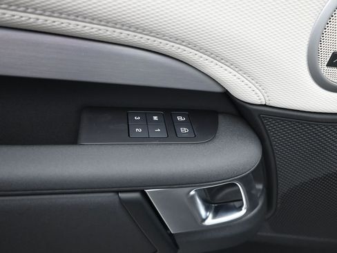 New 2025 Land Rover Discovery Dynamic SE AWD/4WD image 21