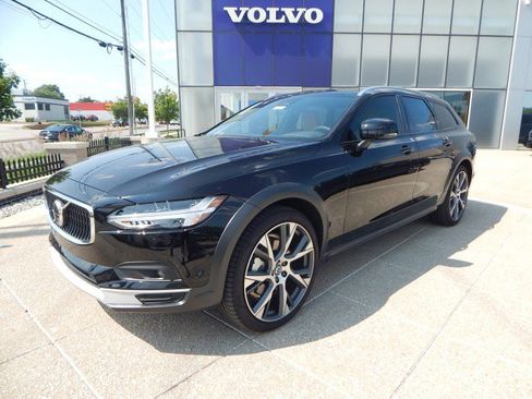 New 2025 Volvo V90 B6 Cross Country Ultra w/ Protection Package Premier image 1