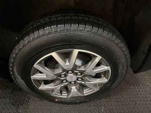 Used 2023 GMC Acadia SLE w/ Driver Convenience Package image 8