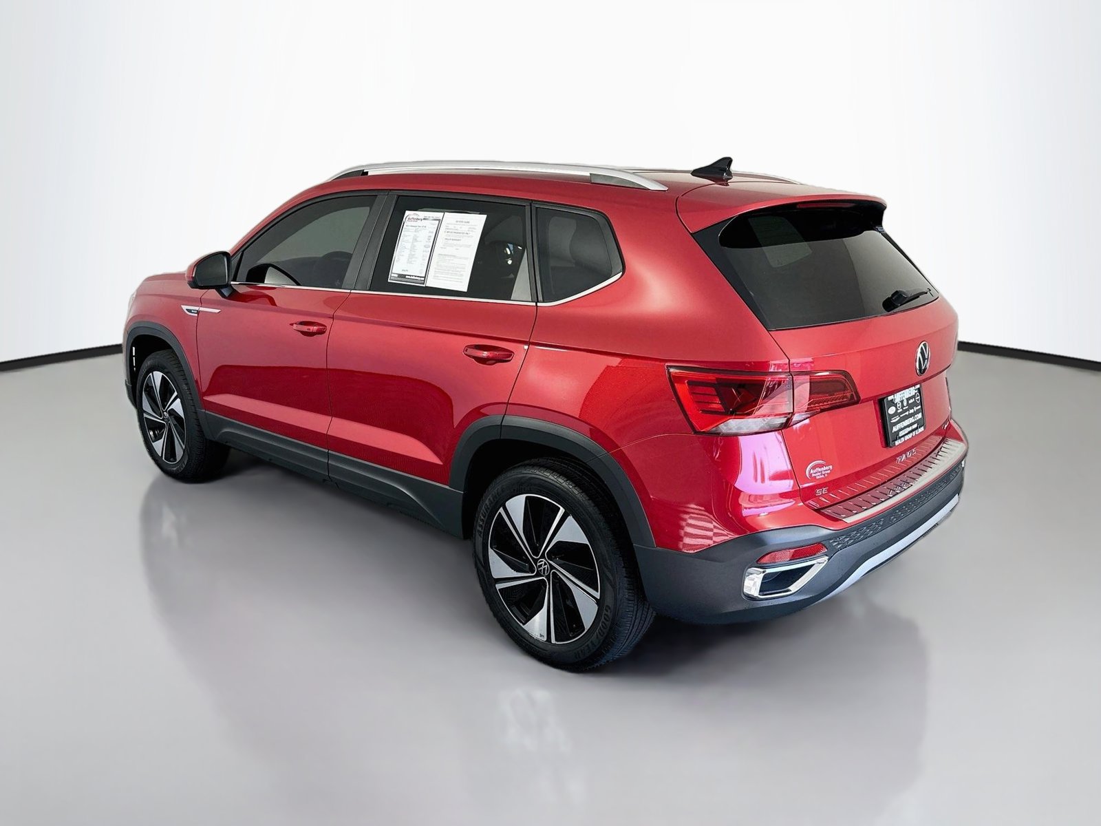 Used 2023 Volkswagen Taos SE w/ Panoramic Sunroof Package AWD/4WD image 5