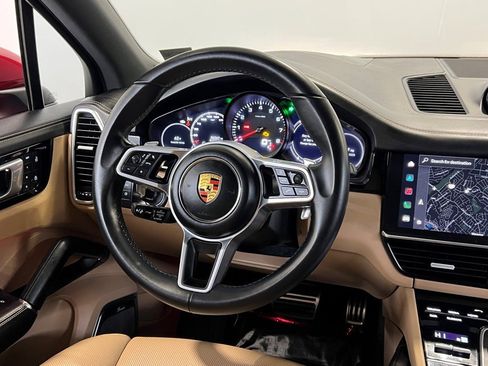 Used 2022 Porsche Cayenne S image 19