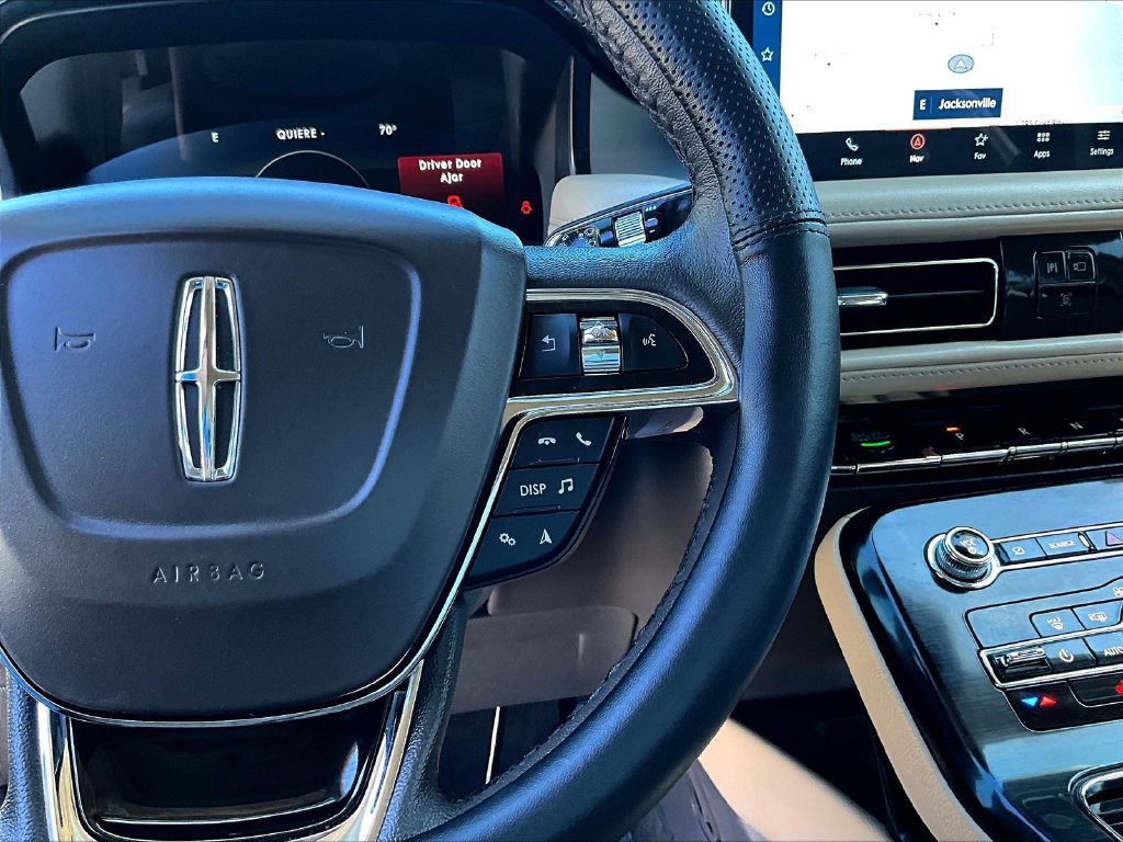 Used 2022 Lincoln Nautilus FWD w/ Premium Package image 12