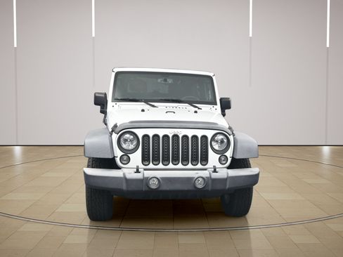 Used 2018 Jeep Wrangler Sport AWD/4WD image 2