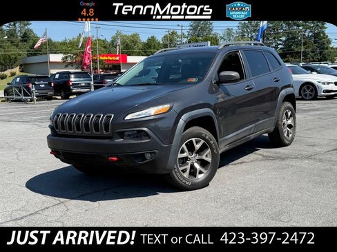 Used 2015 Jeep Cherokee Trailhawk w/ Comfort/Convenience Group AWD/4WD image 1