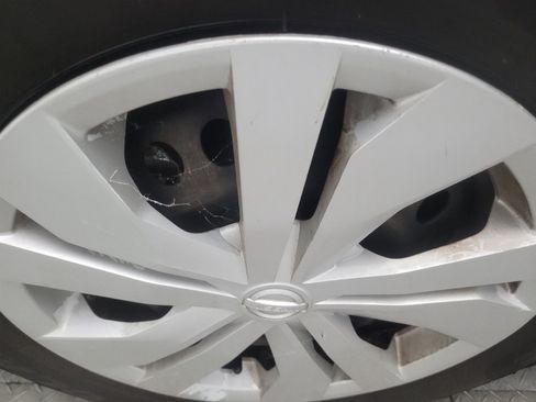 Used 2020 Nissan Versa S FWD image 31
