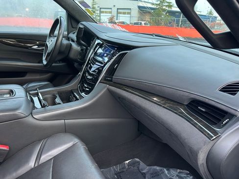 Used 2020 Cadillac Escalade Platinum image 26
