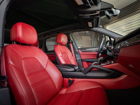 Certified 2023 Porsche Cayenne Platinum Edition AWD/4WD image 29