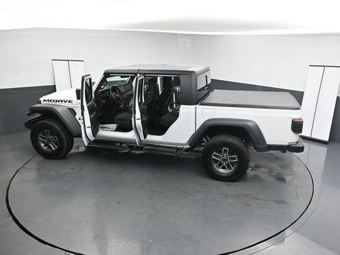 Used 2024 Jeep Gladiator Mojave w/ Technology Group AWD/4WD image 34