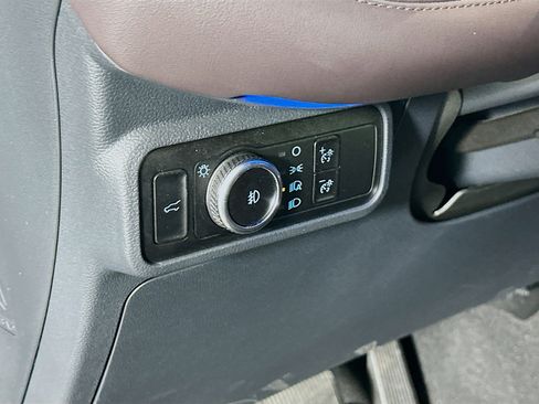 Used 2025 Ford Explorer Platinum w/ LUX Leather Package image 17