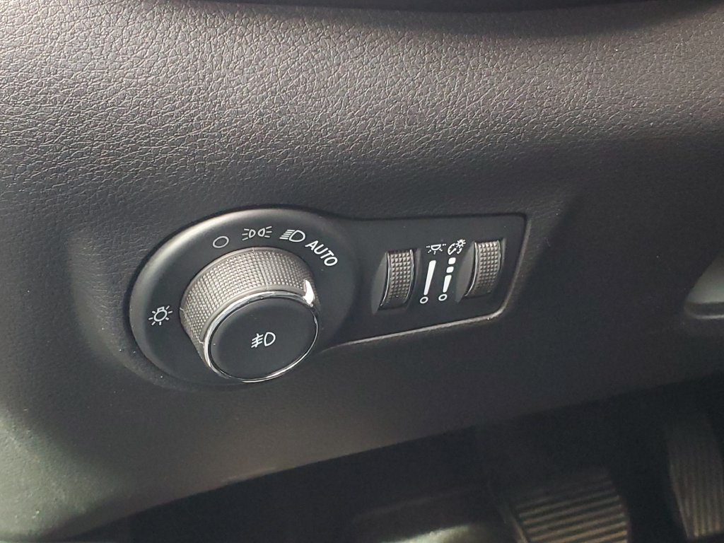 Used 2023 Jeep Compass Limited AWD/4WD image 6