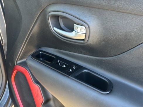 Certified 2022 Jeep Renegade Trailhawk image 36