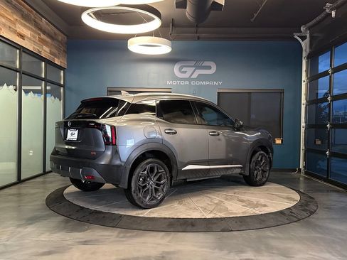 Used 2025 Nissan Kicks SR FWD image 3