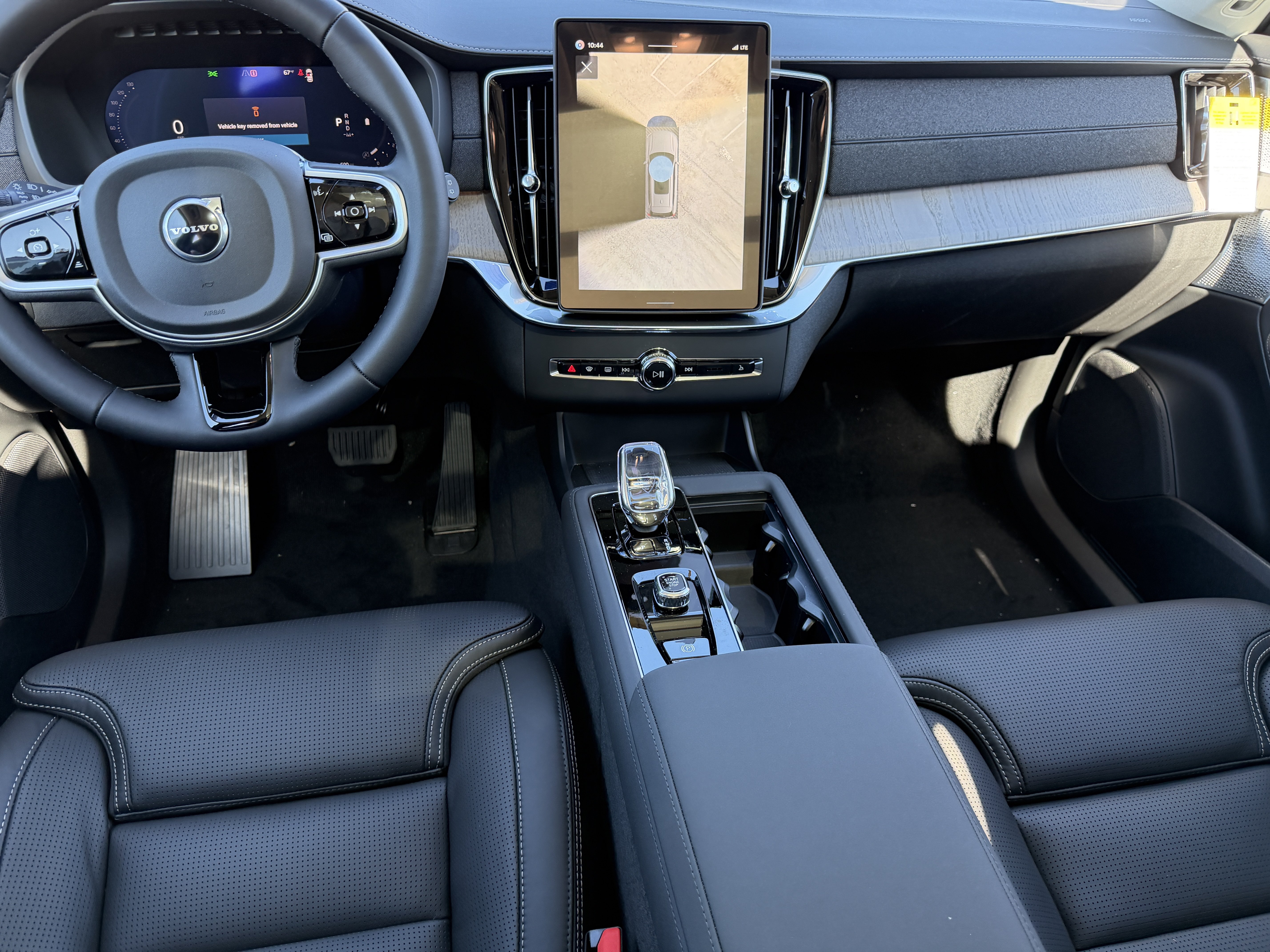 New 2026 Volvo XC90 B5 Ultra w/ Protection Package AWD/4WD image 14
