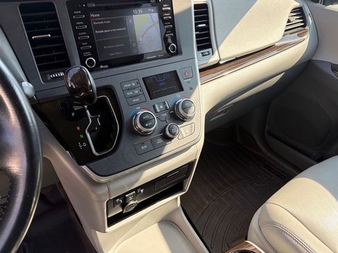 Used 2020 Toyota Sienna XLE w/ XLE Navigation Package image 26