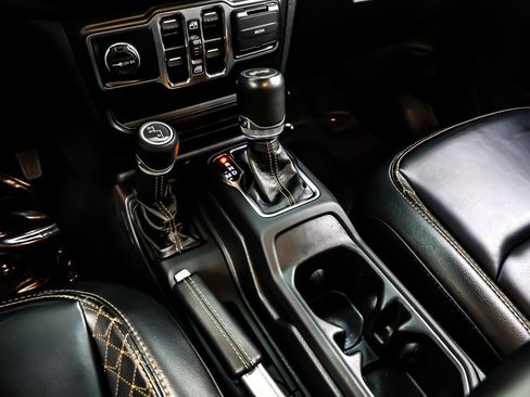 Used 2021 Jeep Wrangler Unlimited Sahara image 6