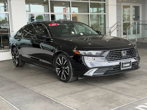 Used 2025 Honda Accord Touring image 6