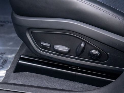 Used 2023 Porsche Taycan image 16