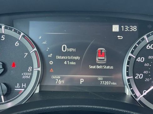 Used 2023 Toyota Highlander XLE image 14