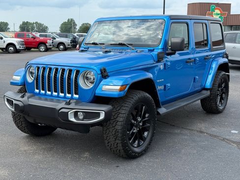 Used 2021 Jeep Wrangler Unlimited Sahara w/ Dual Top Group image 4