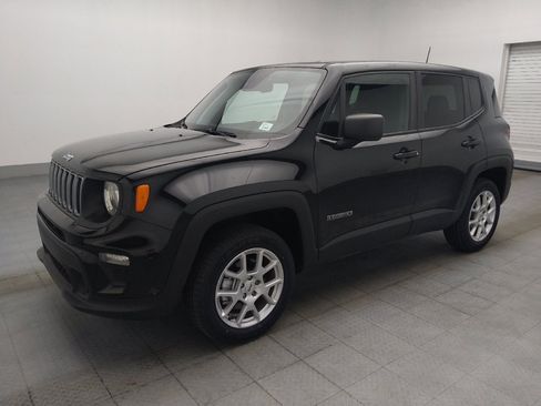Used 2023 Jeep Renegade Latitude AWD/4WD image 2