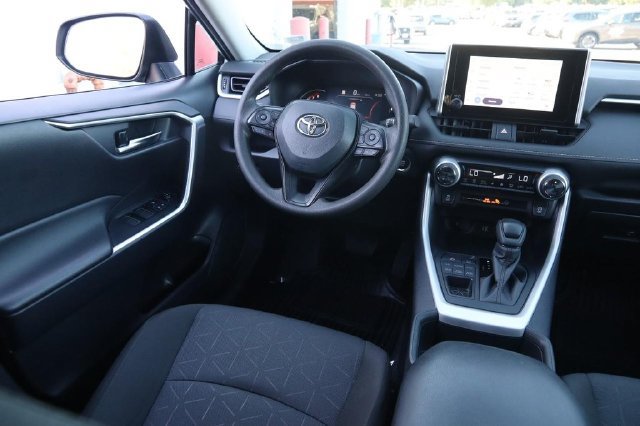 Used 2025 Toyota RAV4 XLE AWD/4WD image 22