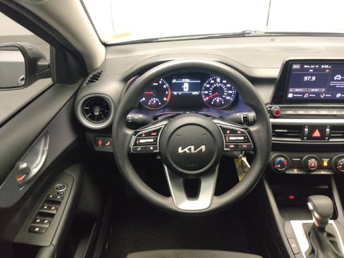 Used 2024 Kia Forte LXS w/ LXS Technology Package FWD image 22