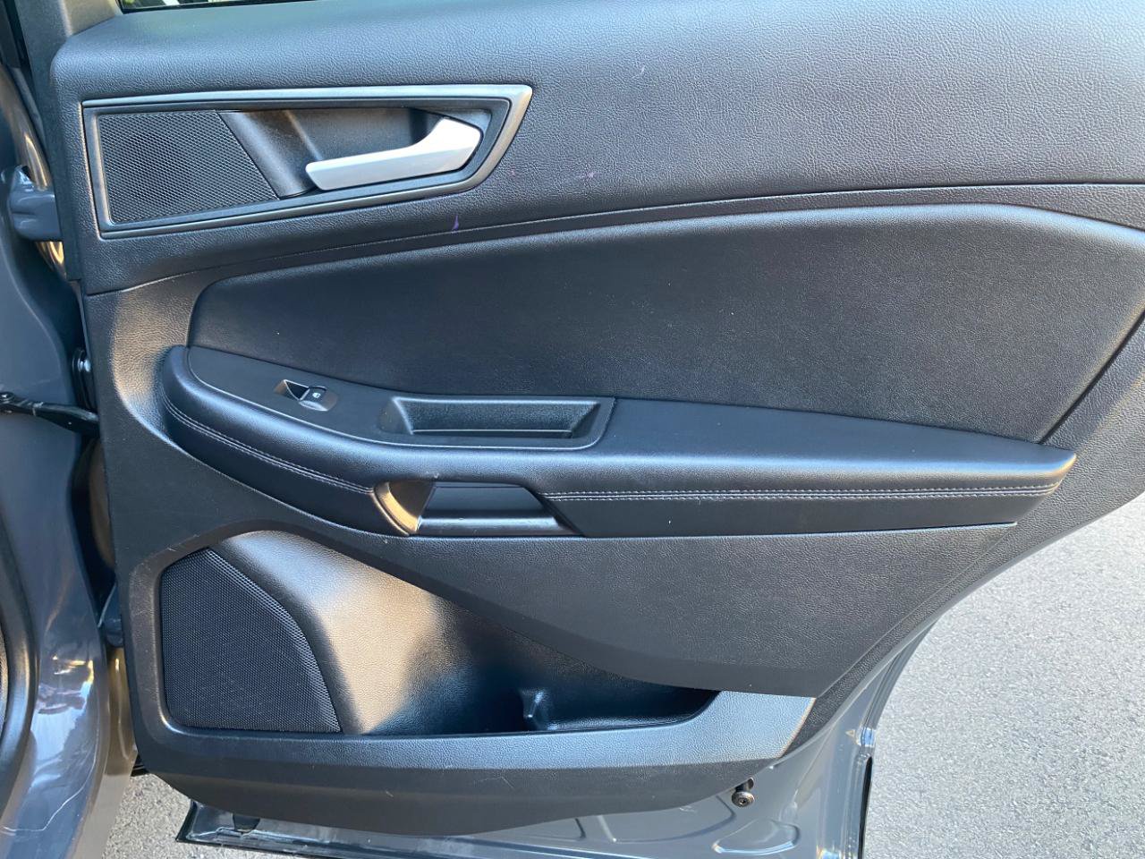 Used 2021 Ford Edge SE FWD image 40
