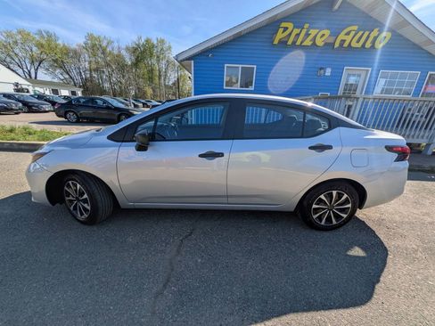 Used 2025 Nissan Versa S FWD image 3