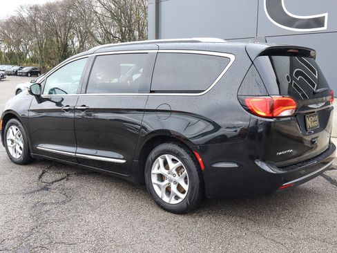 Used 2020 Chrysler Pacifica Limited image 6