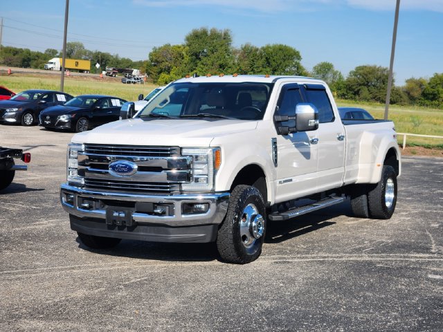 Used 2019 Ford F350 Lariat w/ Lariat Ultimate Package AWD/4WD image 3