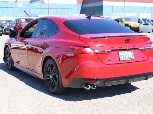 Used 2026 Toyota Camry Hybrid FWD image 3