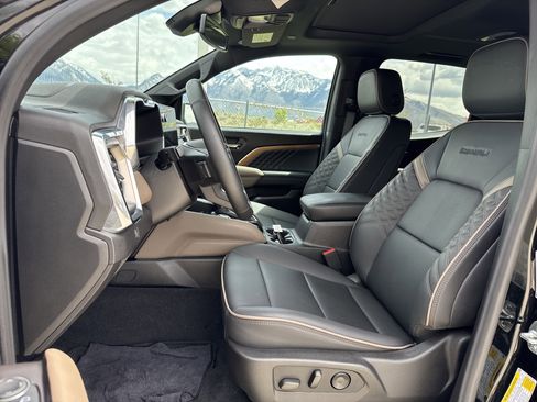 Used 2024 GMC Canyon Denali AWD/4WD image 18