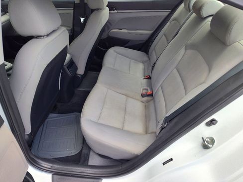 Used 2017 Hyundai Elantra SE image 12