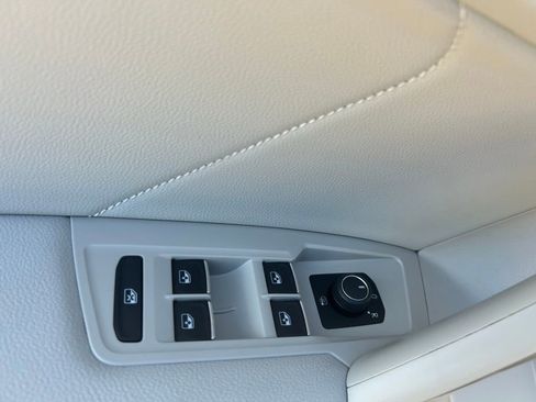 Used 2023 Volkswagen Tiguan SE image 51