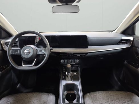 Used 2025 Nissan Kicks SV AWD/4WD image 17