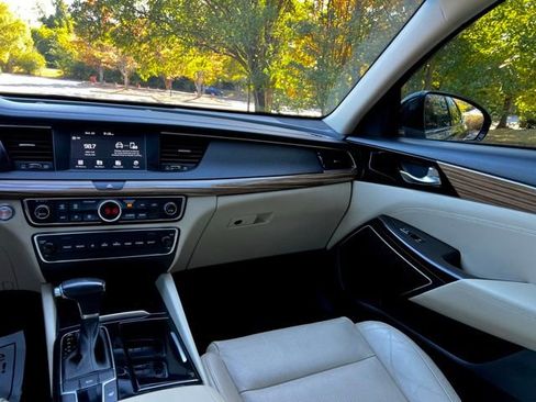 Used 2019 Kia Cadenza Premium image 32