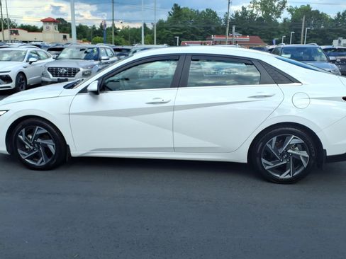 Certified 2024 Hyundai Elantra SEL w/ Convenience Package FWD image 8