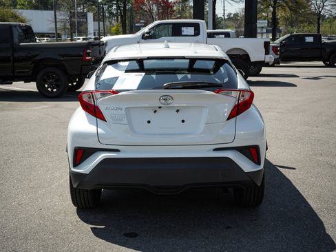 Used 2021 Toyota C-HR XLE image 10