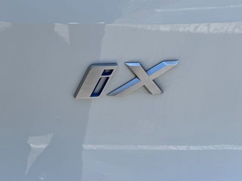 Used 2023 BMW iX xDrive50 w/ Sport Package AWD/4WD image 40