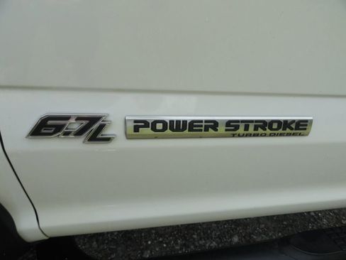 Used 2017 Ford F550 2WD Regular Cab Super Duty image 25