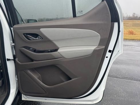 Used 2019 Chevrolet Traverse LT image 16
