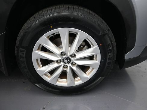 Used 2024 Toyota Corolla Cross LE FWD image 9