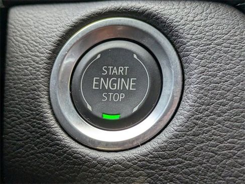 Certified 2025 Cadillac XT4 Premium Luxury image 33