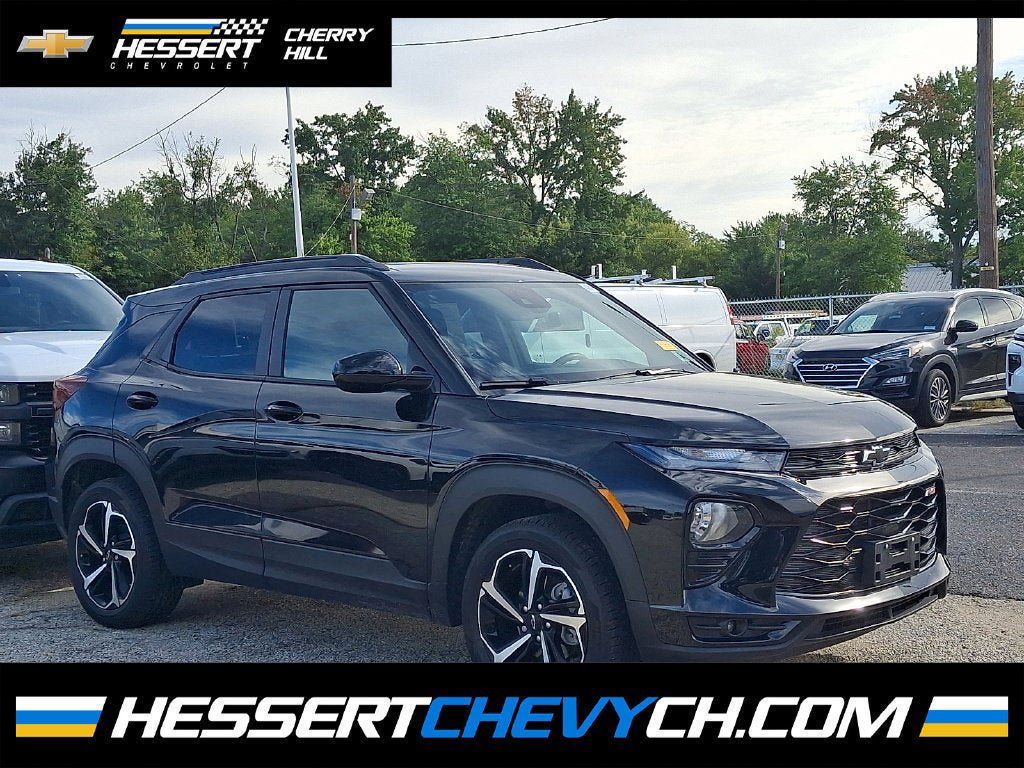 Used 2023 Chevrolet TrailBlazer RS w/ Sun and Liftgate Package AWD/4WD image 1