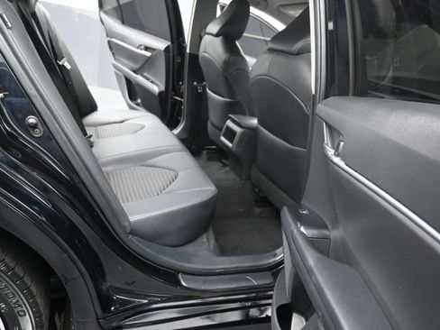Used 2020 Toyota Camry SE FWD image 18