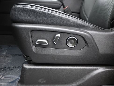 Used 2025 GMC Yukon Denali image 13