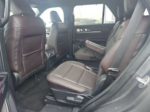 Used 2025 Ford Explorer Platinum w/ Ultimate Package image 15