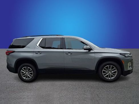 Used 2023 Chevrolet Traverse LT FWD image 4