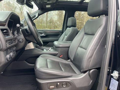 Used 2023 Chevrolet Suburban LT w/ LT Signature Package image 19